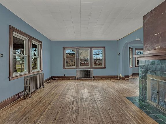 2nd image of 900 Hooven Ave