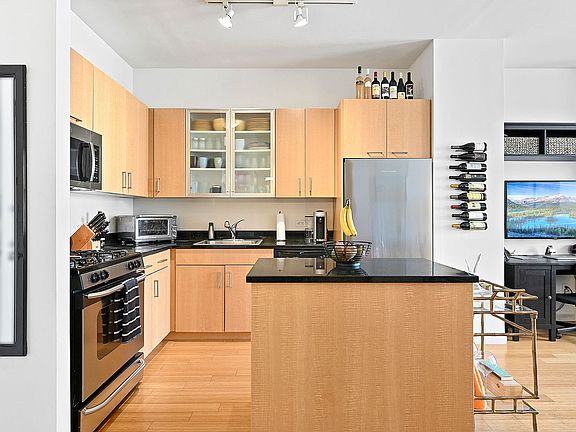 3rd image of 90 West St APT 14M