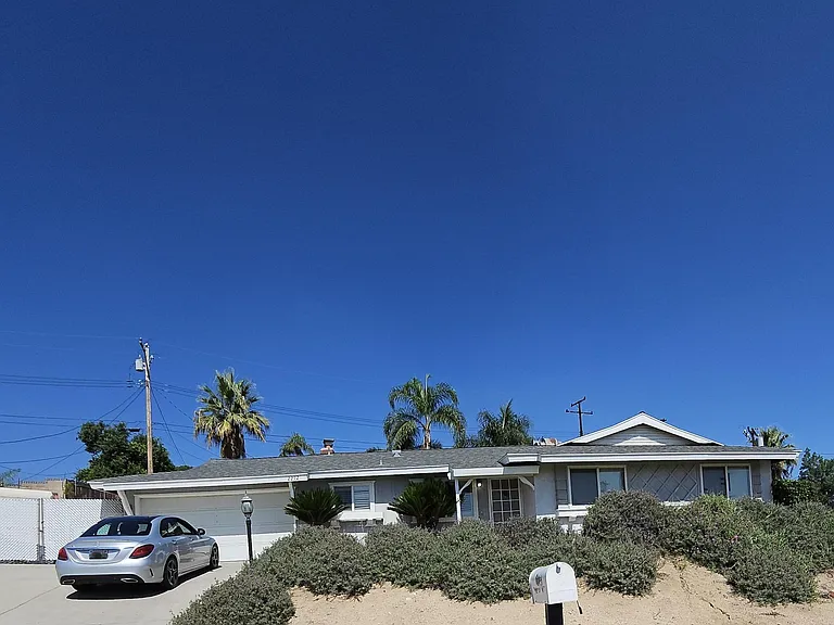 2272 Toluca Dr — Photo 1