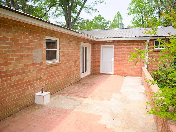 5th image of 85 John St