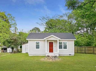 908 W Walnut St, Selma, NC 27576