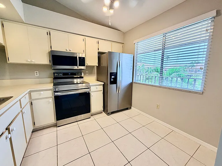 13076 Cross Creek Ct #408 — Photo 6