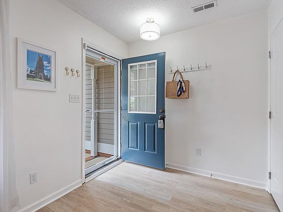5th image of 75 Forest Oaks Dr