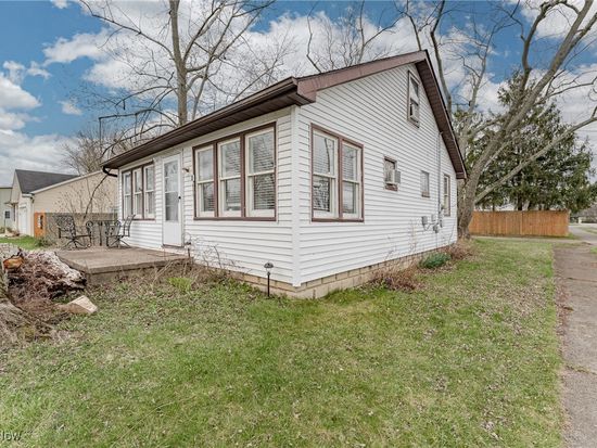 606 Pasadena Ave, Sheffield Lake, OH 44054