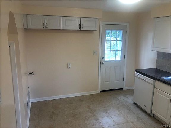 3rd image of 4520 Pomeroy Ave