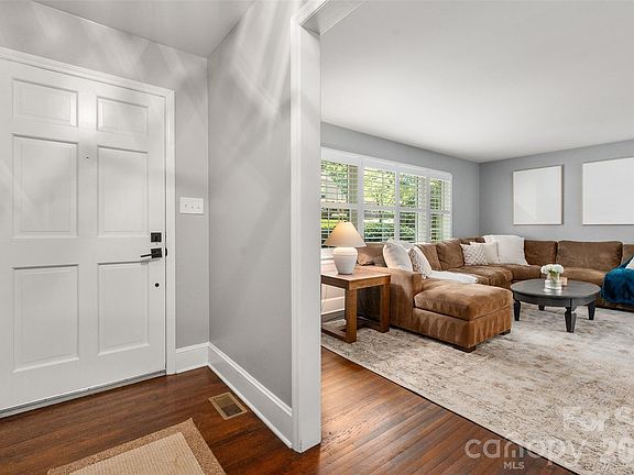 5th image of 651 Sandridge Rd