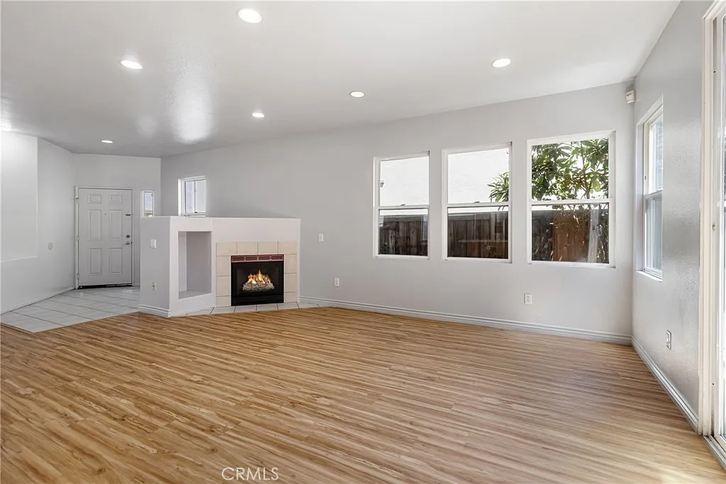 4 bed, 2.5 bath, 1895 sqft, $4,250 — Photo 4