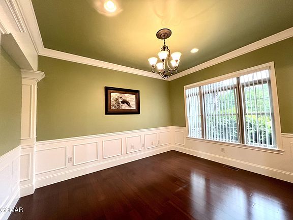 4th image of 614 Watercrest Ln