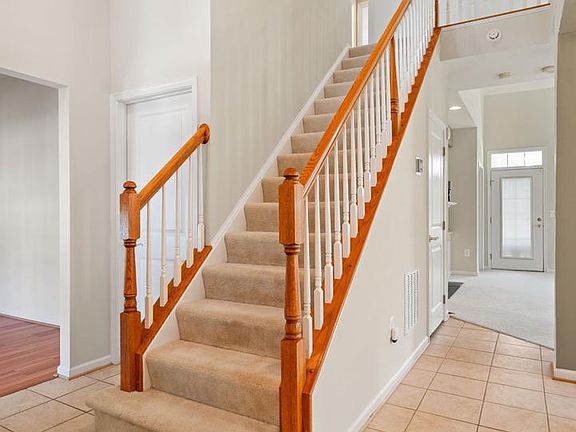 4th image of 9405 Primrose Ln