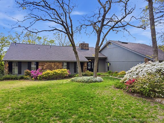 3rd image of 1610 Country Club Dr