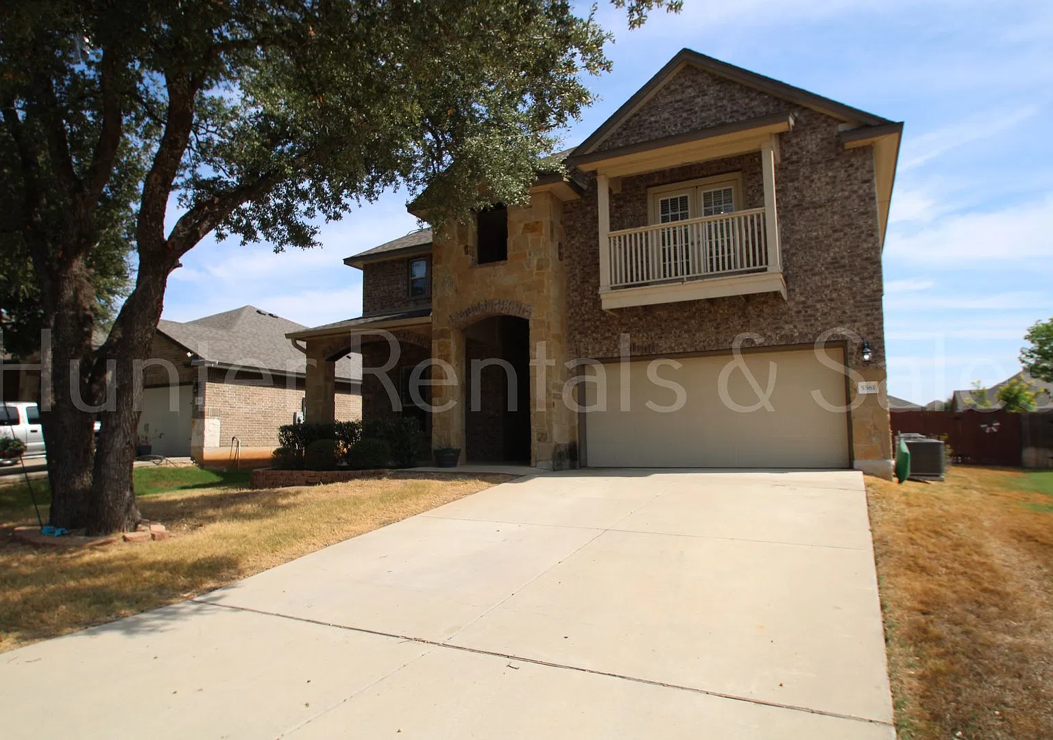 Beautiful Two-Story Home with Private Balcony — Photo 2