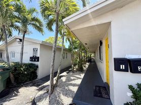 2160 NW 29th St, Oakland Park, FL