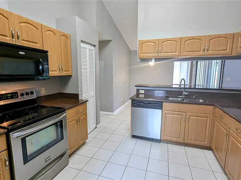 926 Chelsea Way — Photo 2