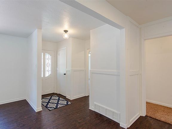 4th image of 909 Lee Dr