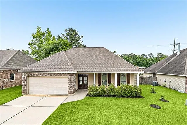 3 bed, 2.0 bath, 1724 sqft, $2,100 — Photo 1
