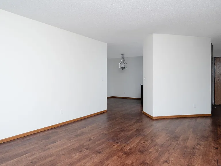 Hummingbird Cove Apartments — Photo 21
