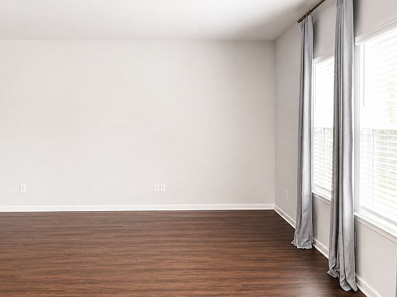 4th image of 32 Cove Ct
