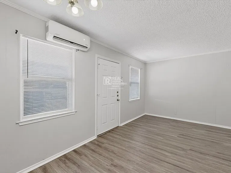 1585 N Mill St — Photo 5