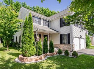 64 Schoolhouse Lndg, East Granby, CT 06026