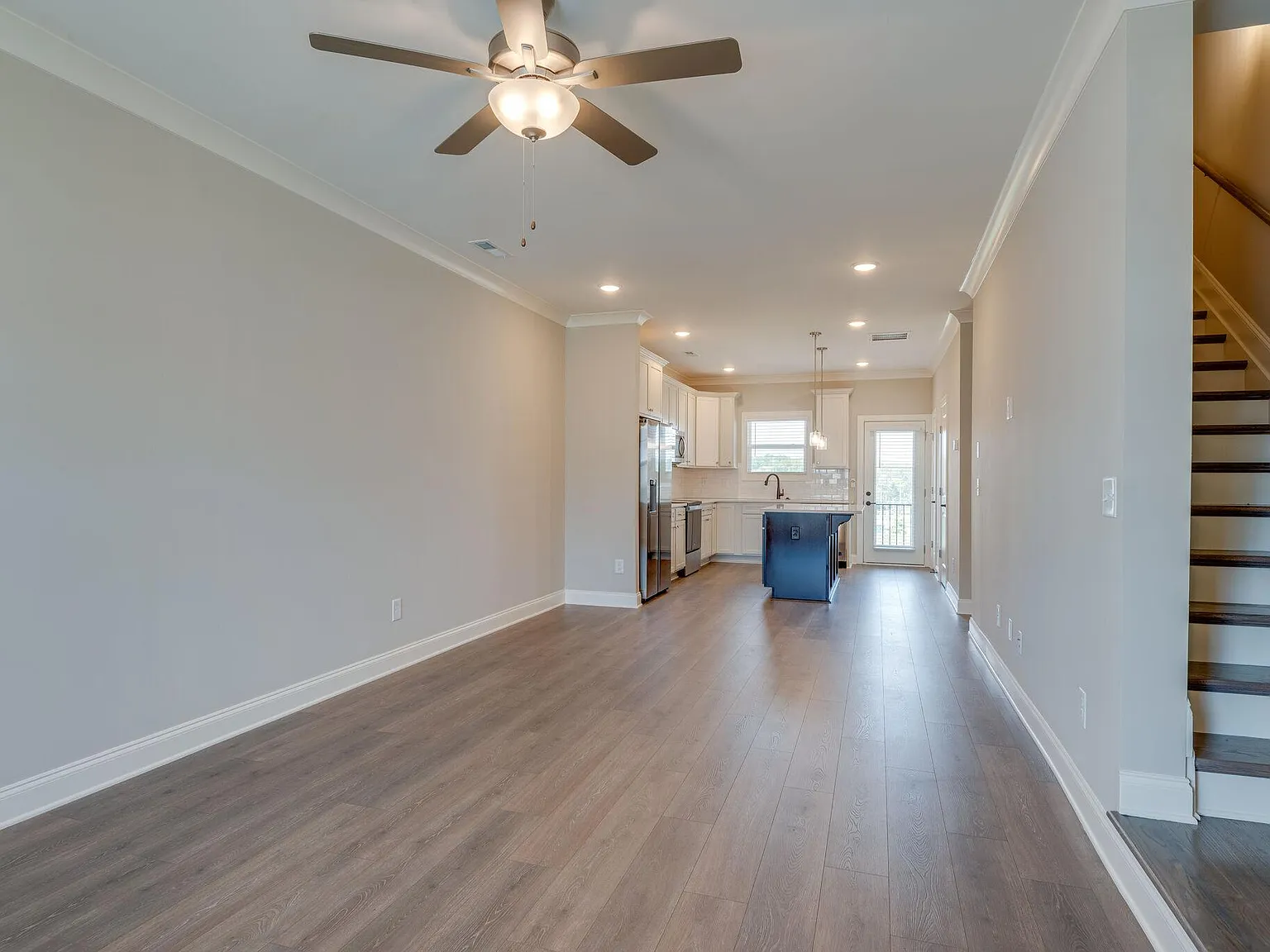 2 bed, 3.5 bath, 1810 sqft, $2,400 — Photo 3