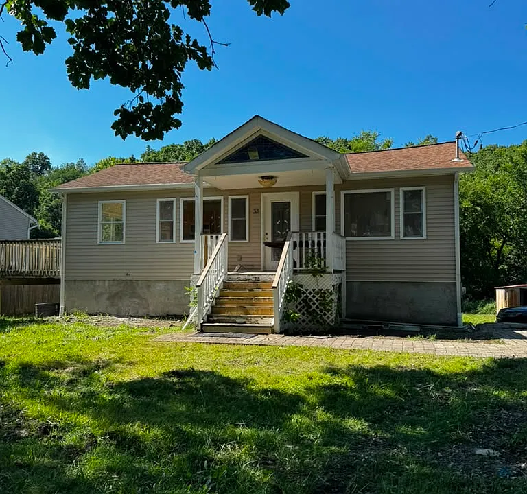 33 Kennedy Dr