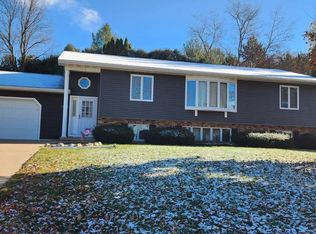 1555 West Golf Drive, Platteville, WI 53818