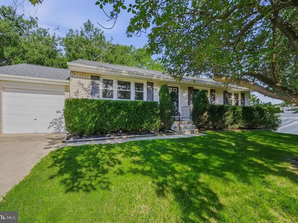 13 Cornwall Dr, Newark, DE 19711