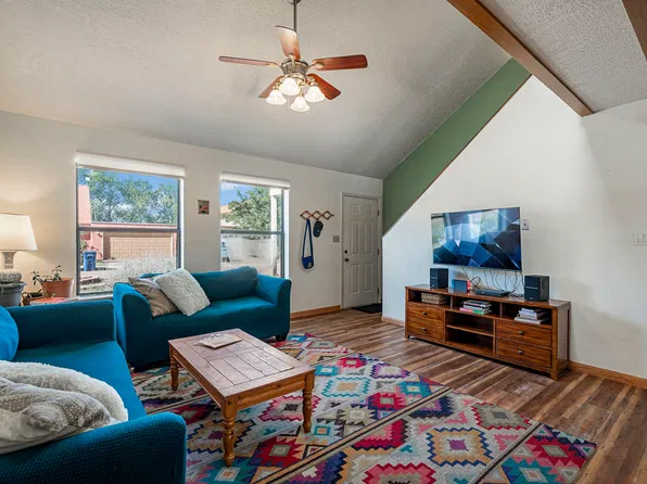 1061 Willow Way, Santa Fe, NM 87507