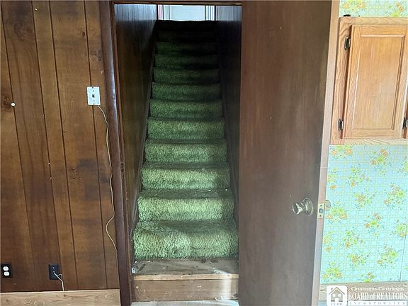 5th image of 2415 Maple Avenue Ext