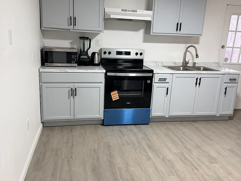 14R Phoenix St — Photo 8