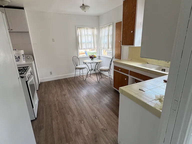 8516 Winsford Ave — Photo 9