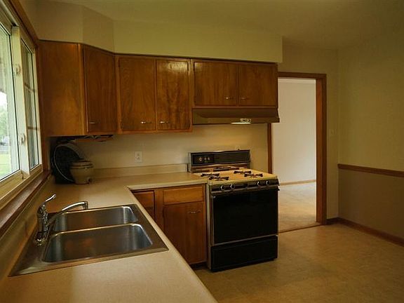 5th image of 4607 Holly Ave