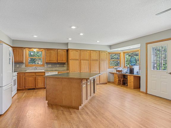 4th image of 13190 Bradley Blvd