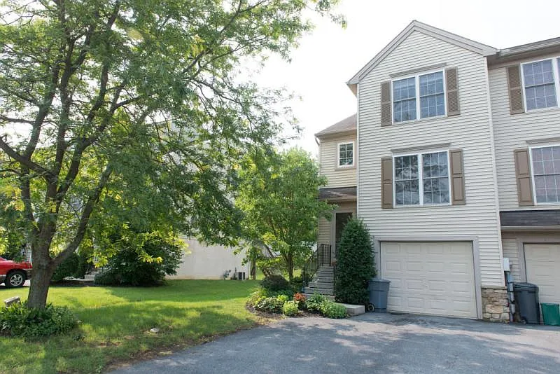 214 Banyan Circle Dr photo 1