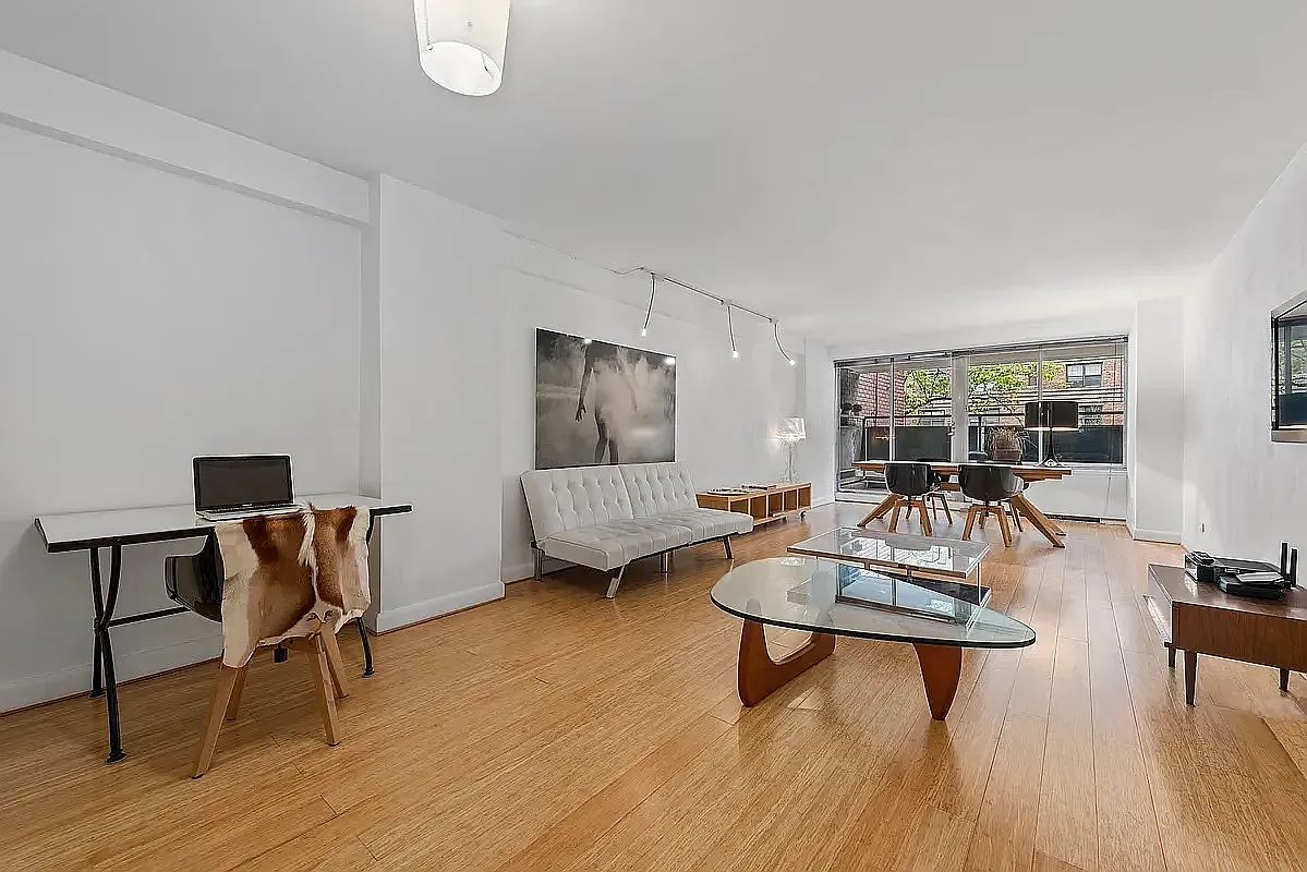 142 East 16th Street — Photo 1