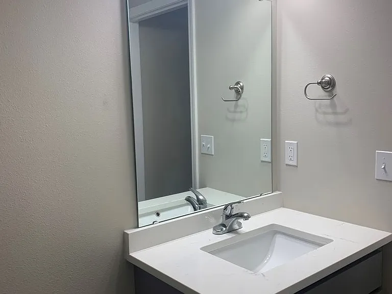 121-127 Stone Ct — Photo 4