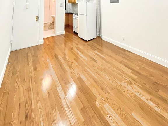 2nd image of 35 Carmine St #2