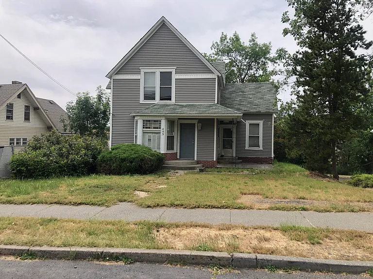 455 NE Kamiaken St #A — Photo 1