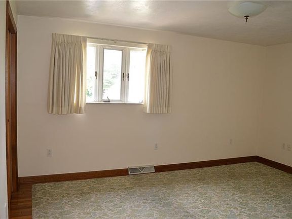 5th image of 7 Brentwood Dr