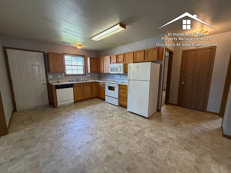 427429 Sabre Cir — Photo 9