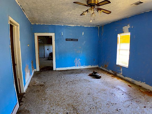 5th image of 270 S 9th St