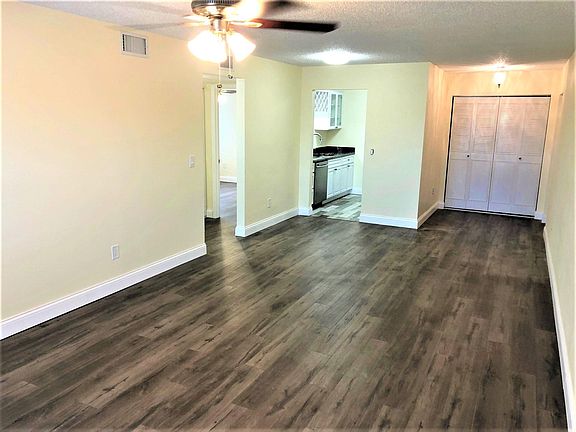 3rd image of 150 41st Ave N APT 215