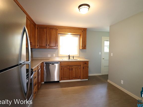 4th image of 410 N Cotner Blvd