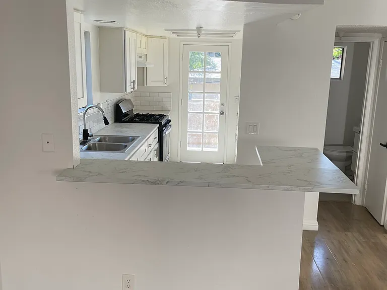 313 E Pine St #9 — Photo 1