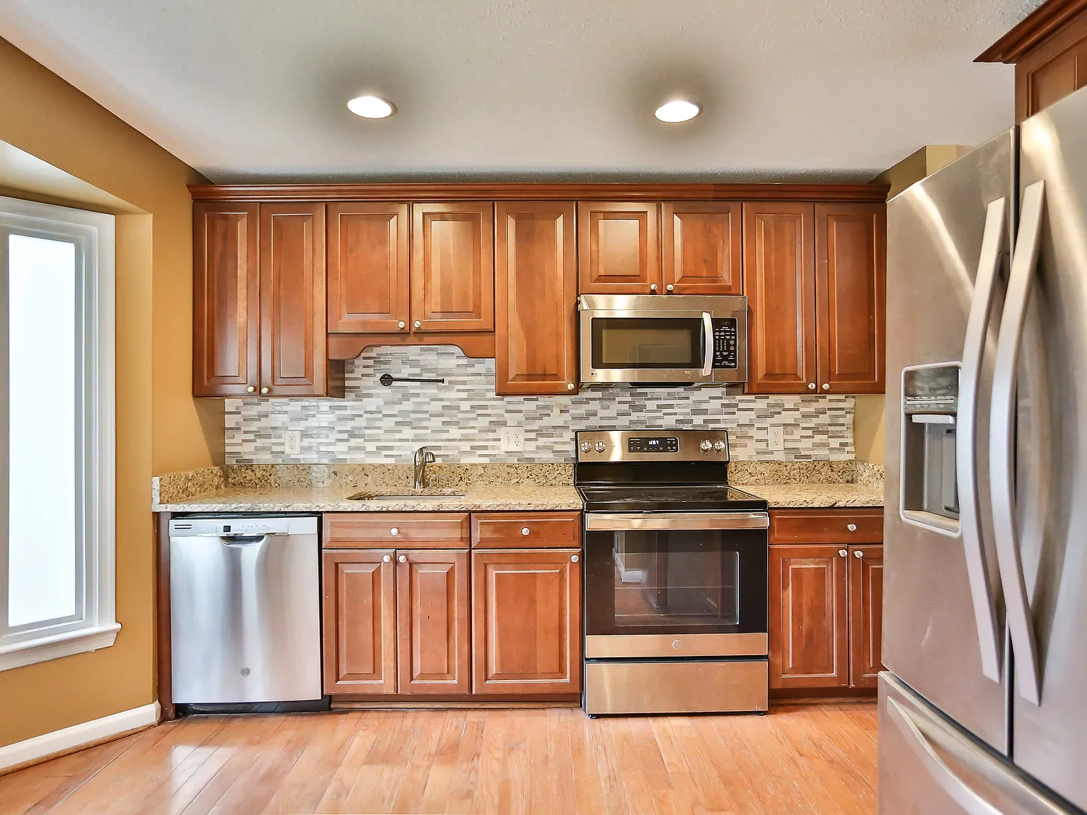 3 bed, 3.5 bath, 1800 sqft, $2,800 — Photo 4