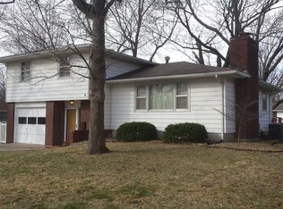 1825 SW Crest Dr, Topeka, KS 66604