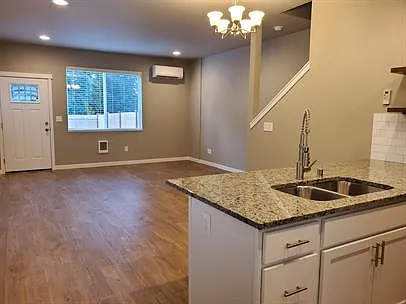 1129 Willow St SE #A — Photo 7