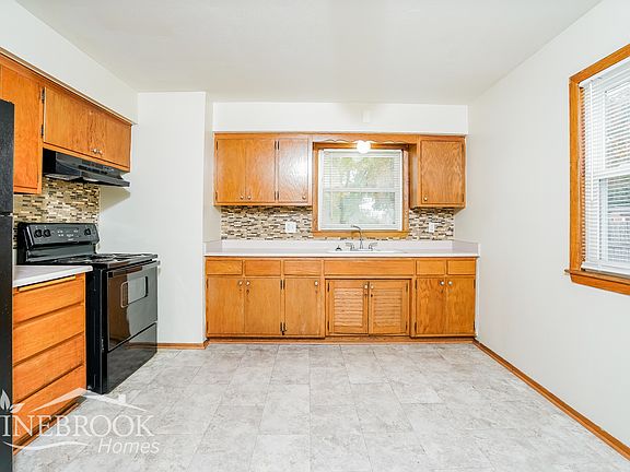 4th image of 8915 W Carmen Ave