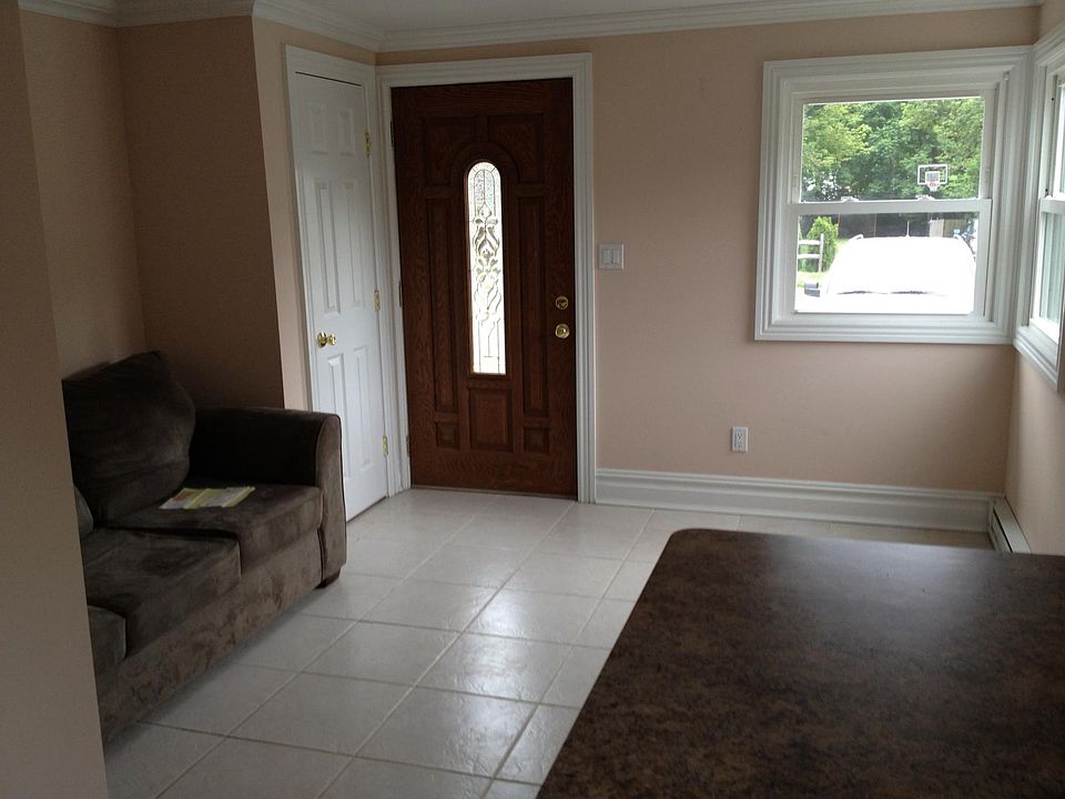 1st image of 105 Oak St #2