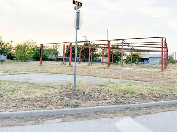 511 E 8th St, Cisco, TX 76437